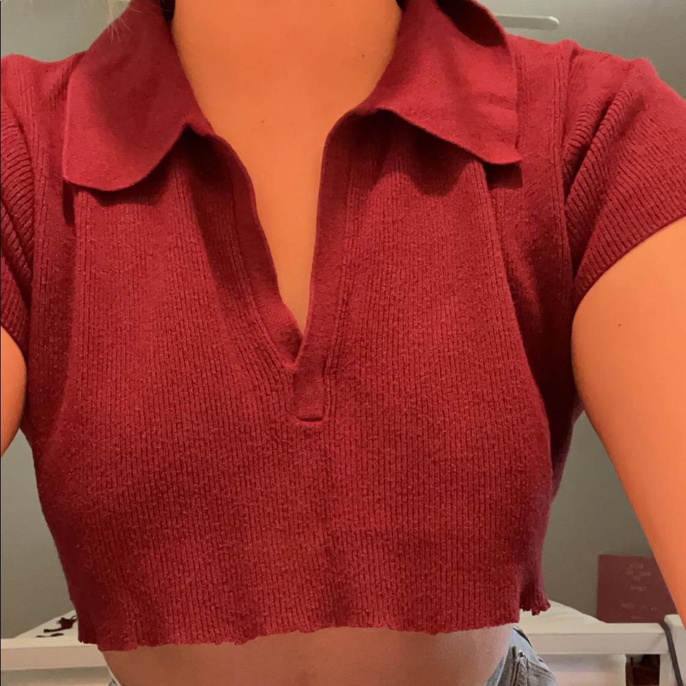 Cropped v neck w collar